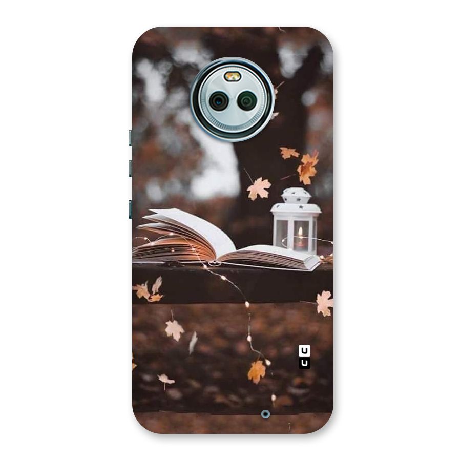Book and Fall Leaves Back Case for Moto X4