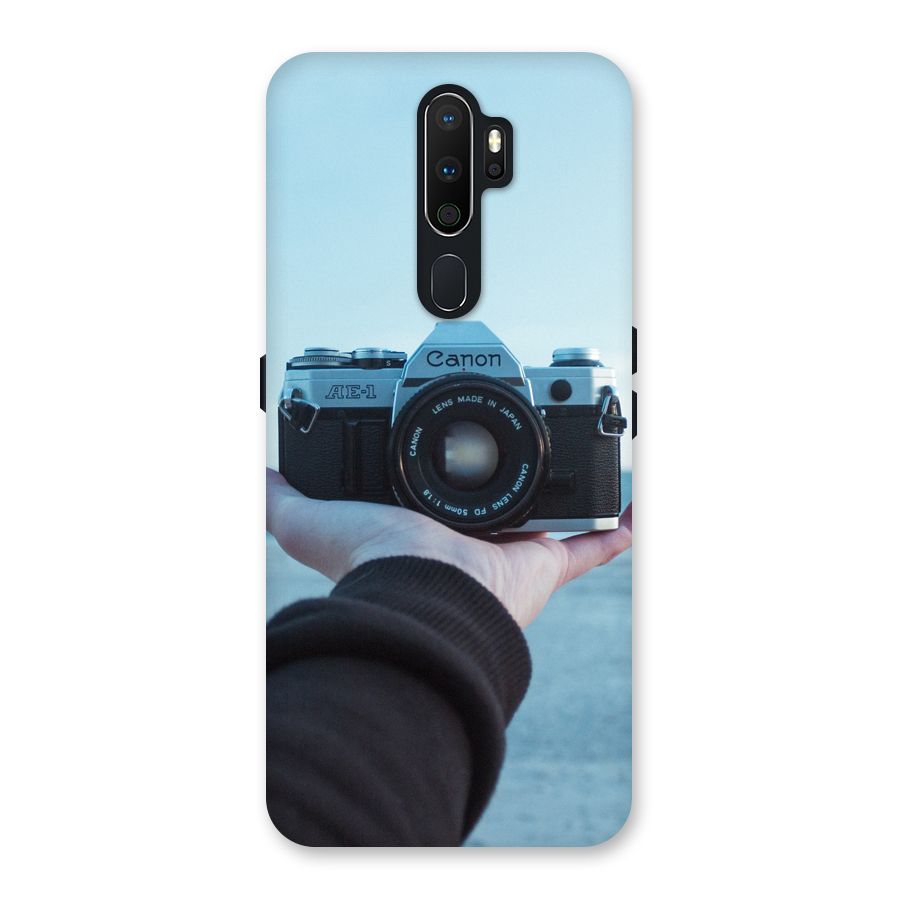 Camera in Hand Back Case for Oppo A5 (2020)