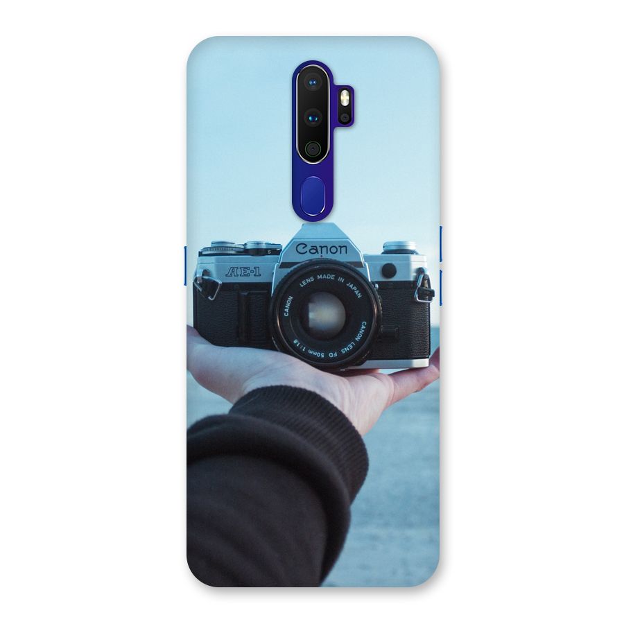 Camera in Hand Back Case for Oppo A9 (2020)