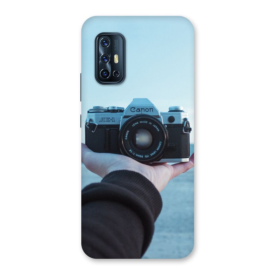 Camera in Hand Back Case for Vivo V17