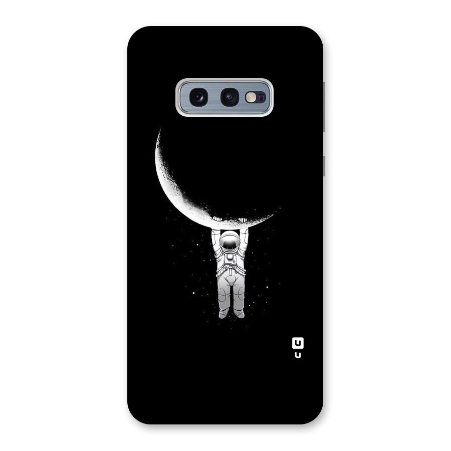 Hanging Astronaut Back Case for Galaxy S10e