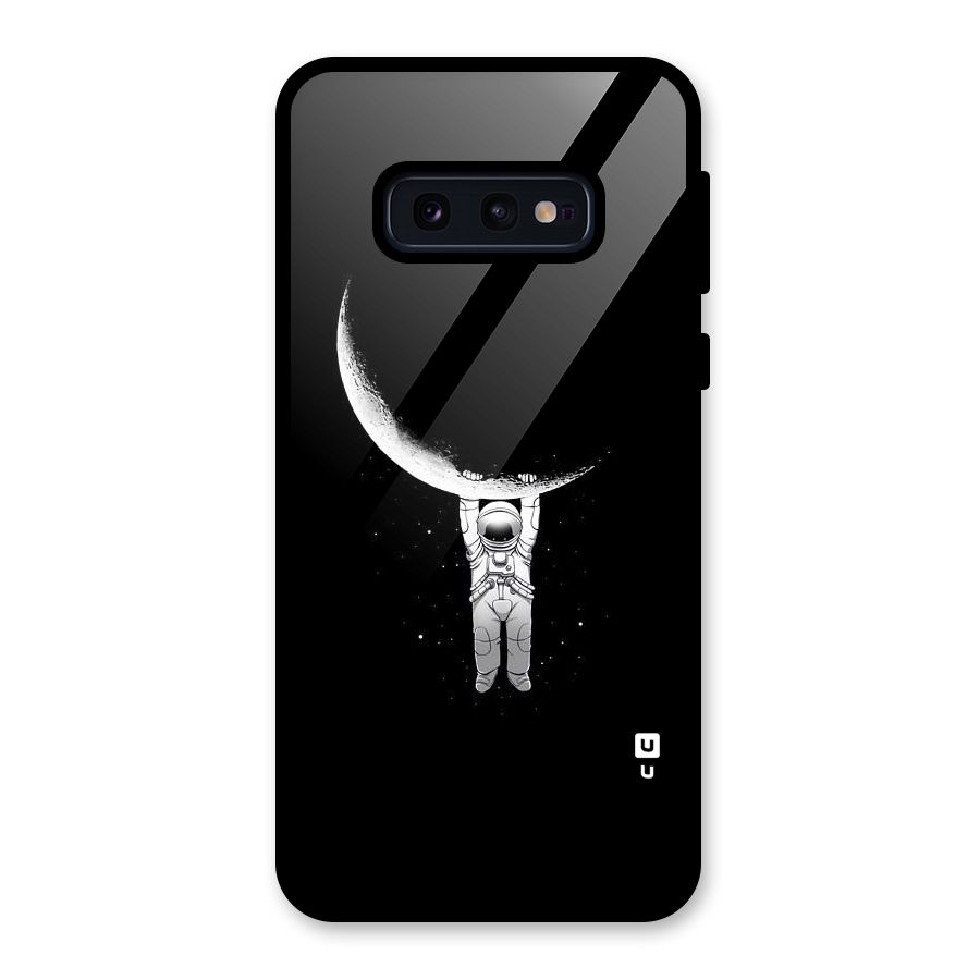 Hanging Astronaut Glass Back Case for Galaxy S10e