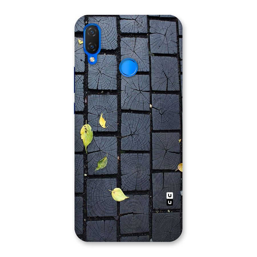 Leaf On Floor Back Case for Huawei P Smart+