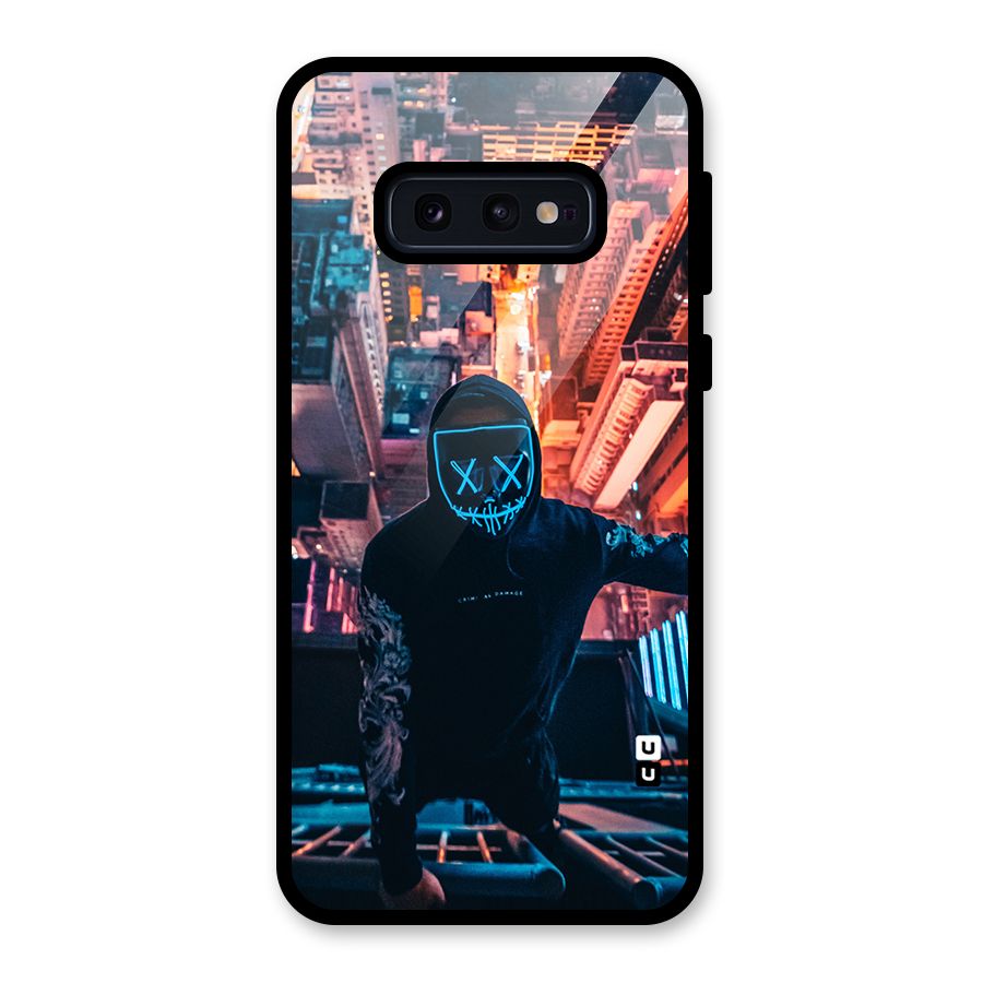 Mask Guy Climbing Building Glass Back Case for Galaxy S10e