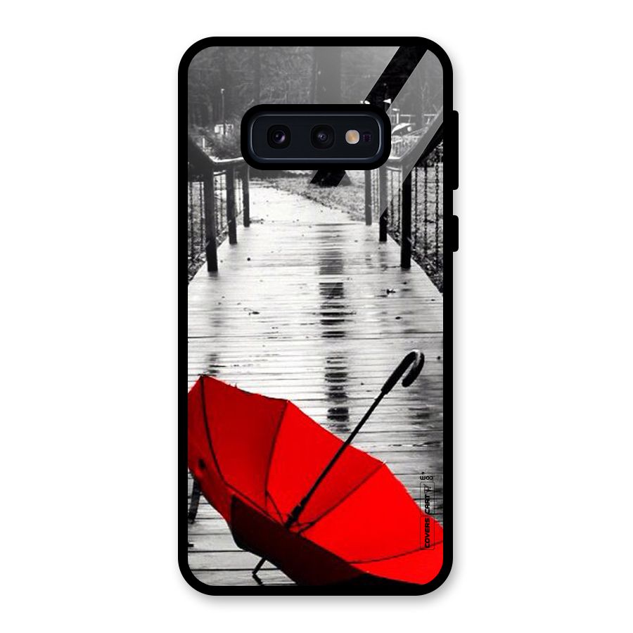 Rainy Red Umbrella Glass Back Case for Galaxy S10e