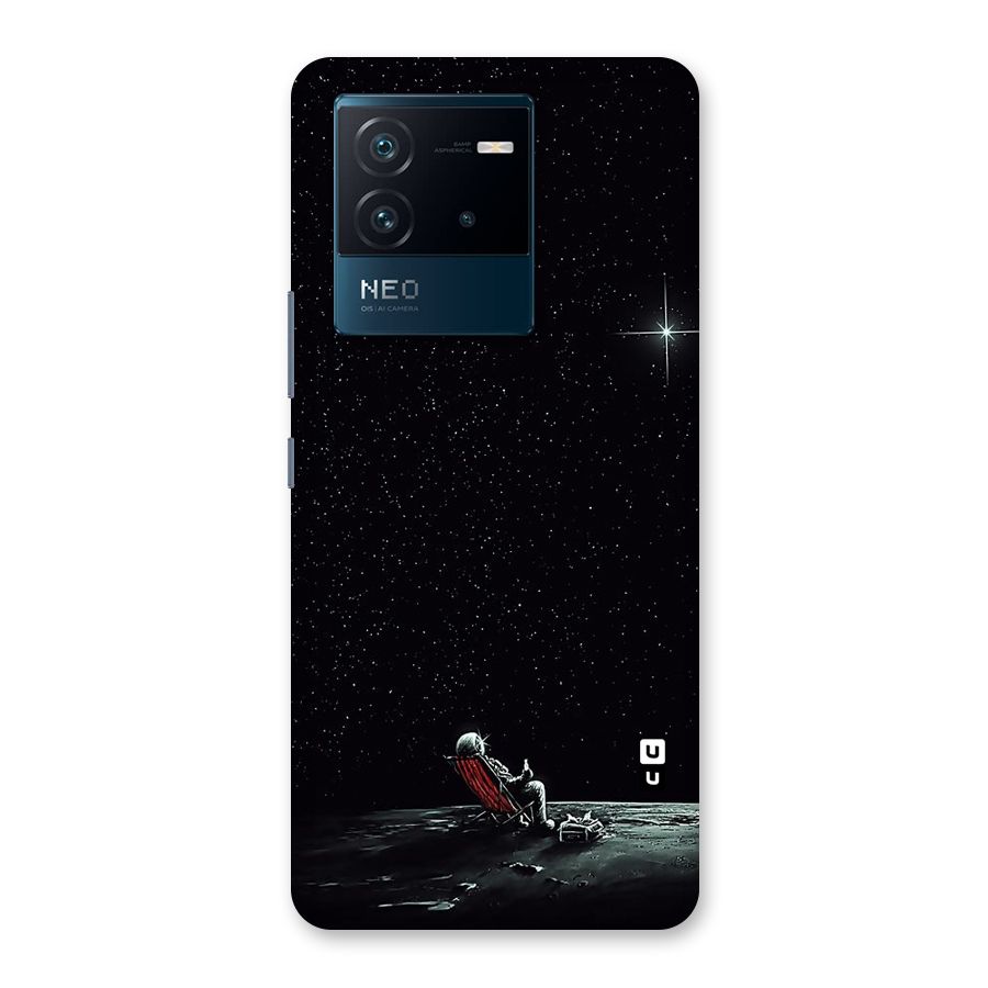 Resting Spaceman Face Back Case for Vivo iQOO Neo 6 5G