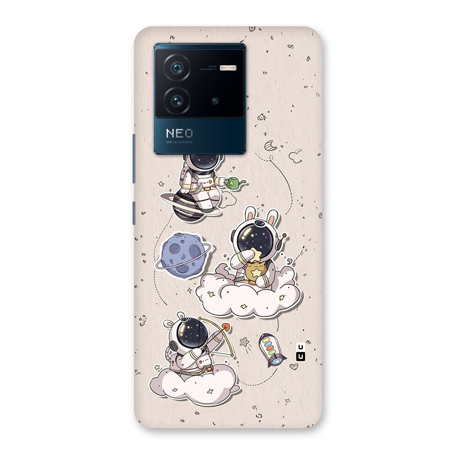 Lovely Astronaut Playing Back Case for Vivo iQOO Neo 6 5G