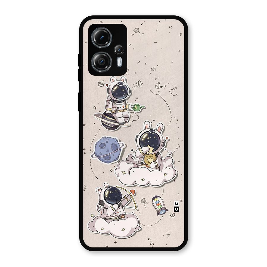 Lovely Astronaut Playing Metal Back Case for Moto G13
