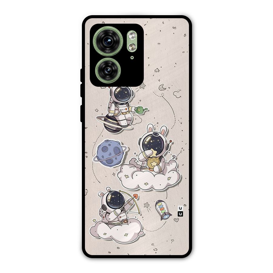 Lovely Astronaut Playing Metal Back Case for Motorola Edge 40 5G