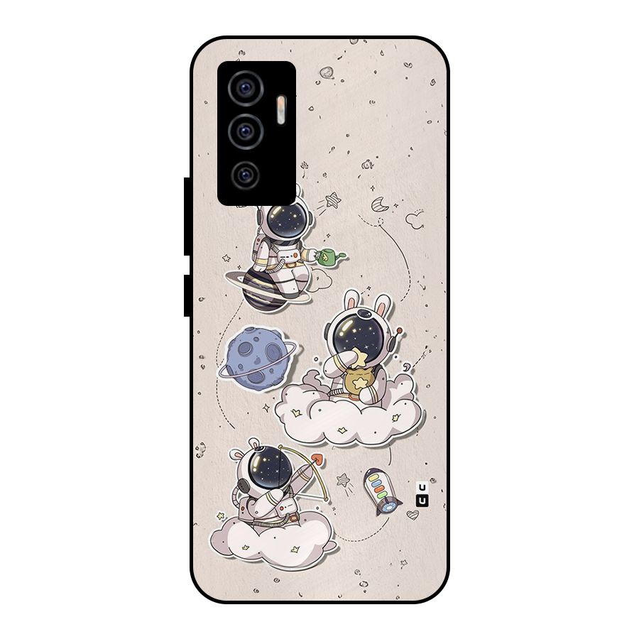Lovely Astronaut Playing Metal Back Case for Vivo V23e