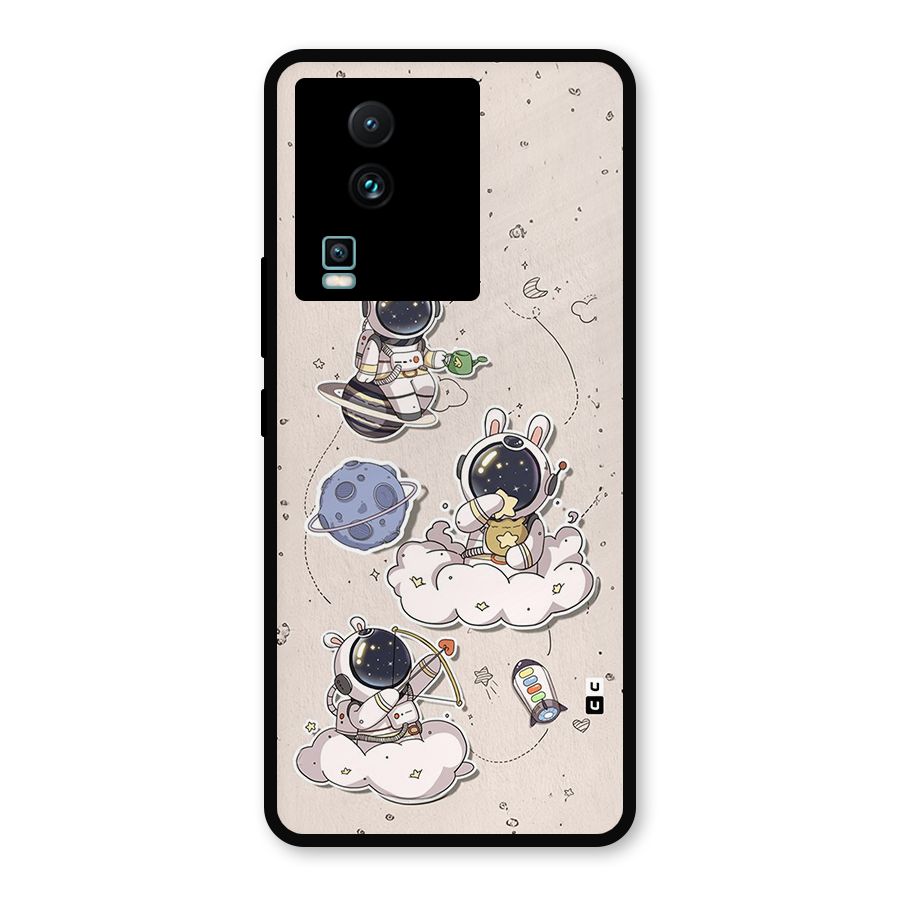 Lovely Astronaut Playing Metal Back Case for iQOO Neo 7 Pro