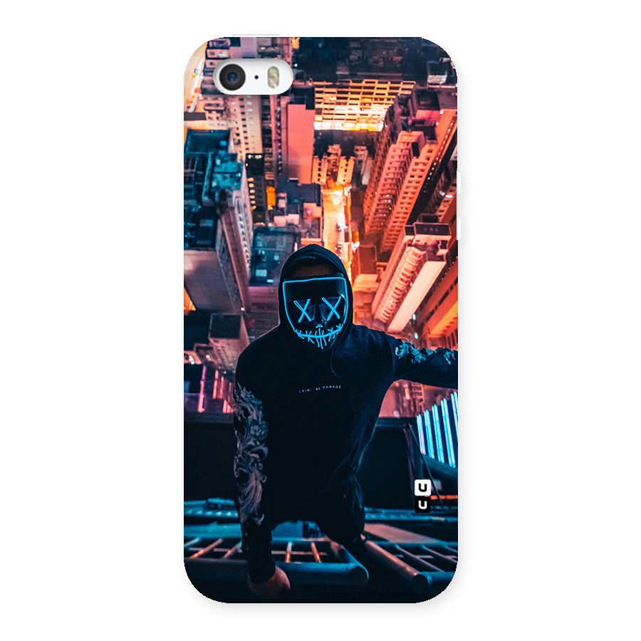 Mask Guy Climbing Building Back Case for iPhone SE