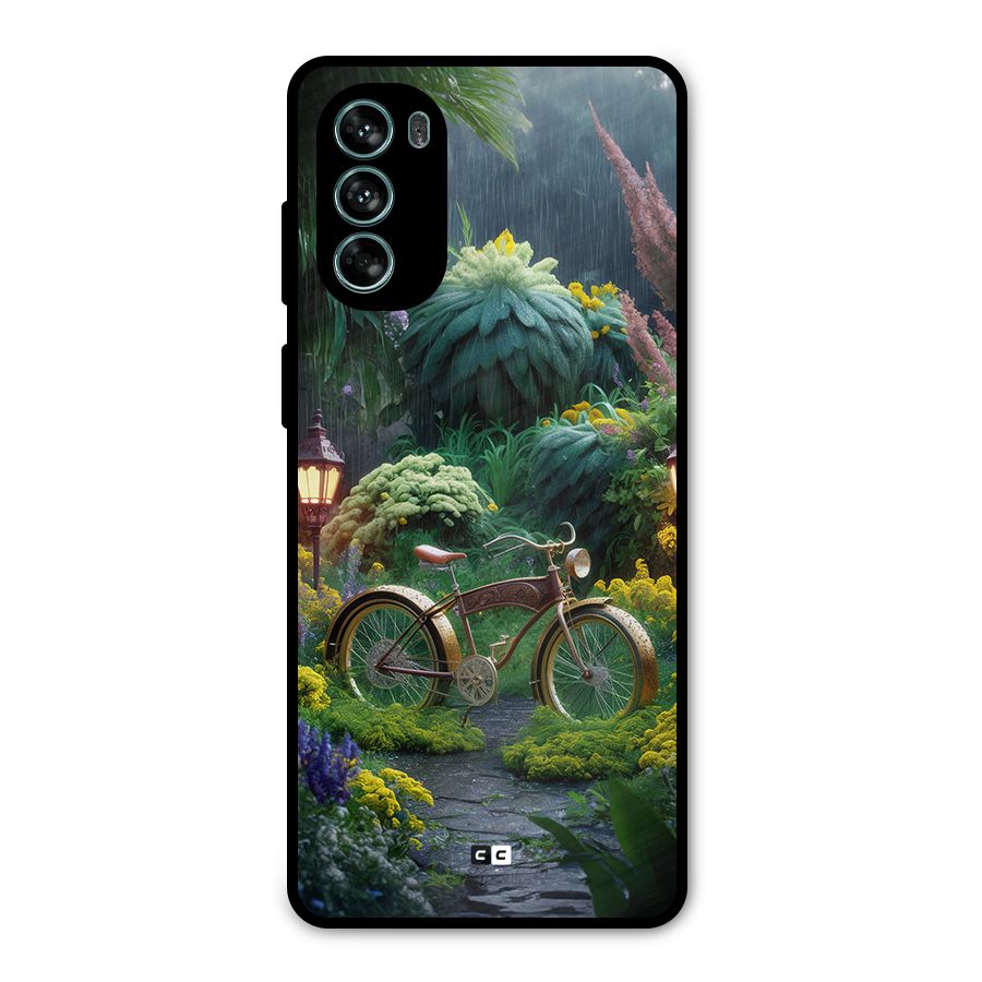 Vintage Cycle In Garden Metal Back Case for Moto G62