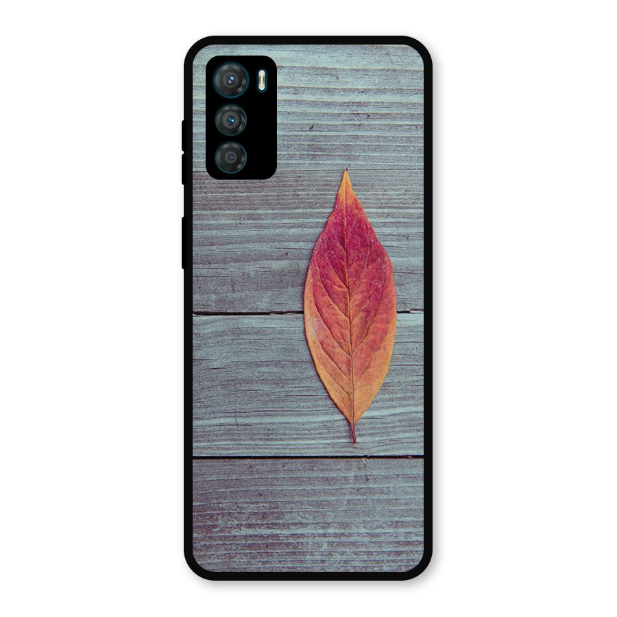 Classic Wood Leaf Metal Back Case for Moto G42