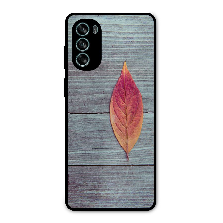 Classic Wood Leaf Metal Back Case for Moto G62
