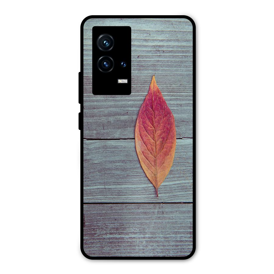 Classic Wood Leaf Metal Back Case for iQOO 9 5G