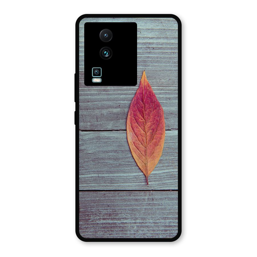 Classic Wood Leaf Metal Back Case for iQOO Neo 7