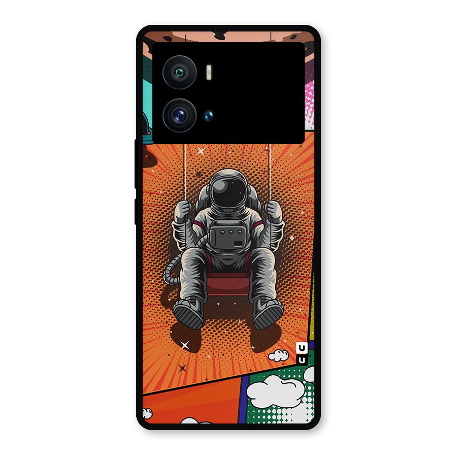 Cool Astraunaut Comic Swing Metal Back Case for iQOO 9 Pro