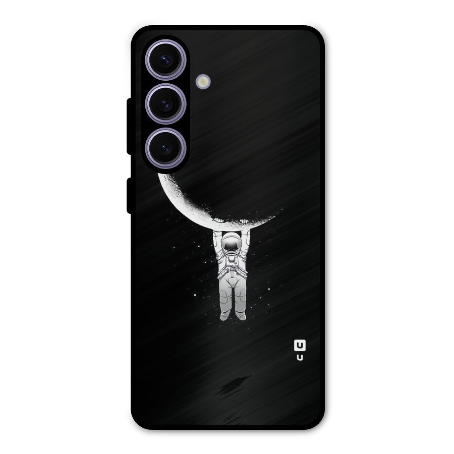 Hanging Astronaut Metal Back Case for Galaxy S24