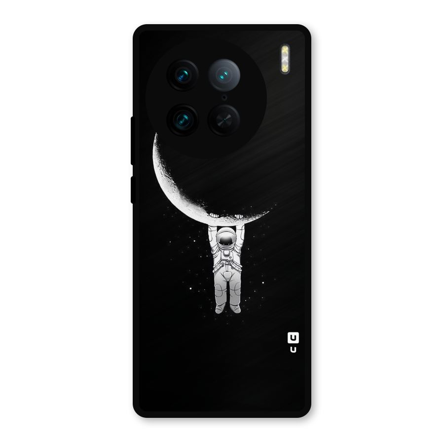 Hanging Astronaut Metal Back Case for Vivo X90 Pro