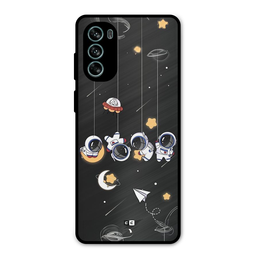 Hanging Astronauts Metal Back Case for Moto G62