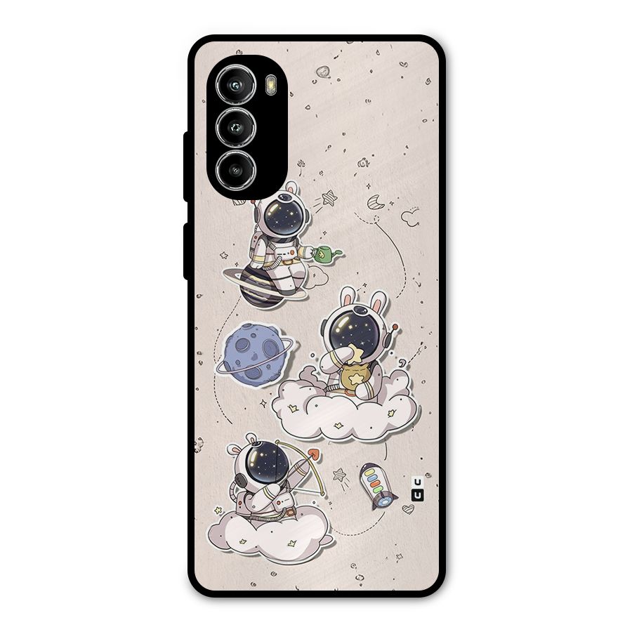 Lovely Astronaut Playing Metal Back Case for Moto G52