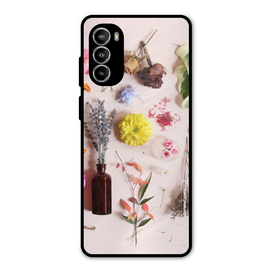 Old Petals Metal Back Case for Moto G52