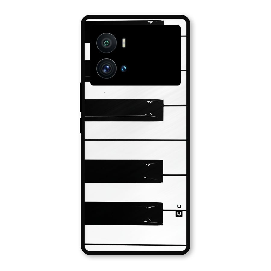 Paino Keys Printed Classy Metal Back Case for iQOO 9 Pro