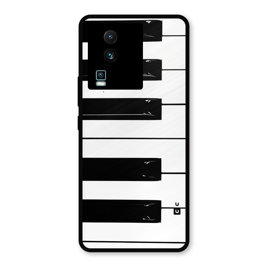 Paino Keys Printed Classy Metal Back Case for iQOO Neo 7
