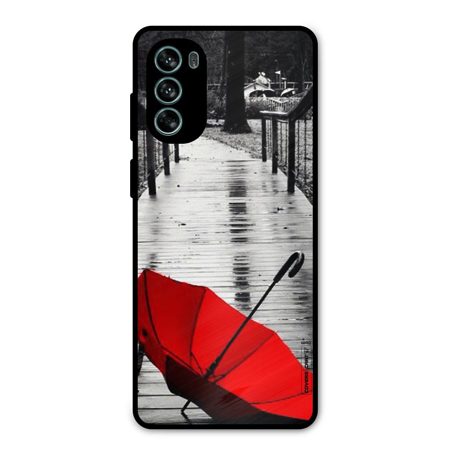 Rainy Red Umbrella Metal Back Case for Moto G62