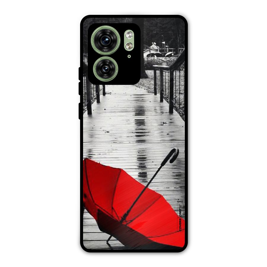 Rainy Red Umbrella Metal Back Case for Motorola Edge 40 5G