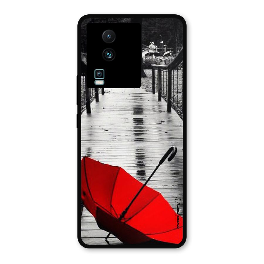 Rainy Red Umbrella Metal Back Case for iQOO Neo 7