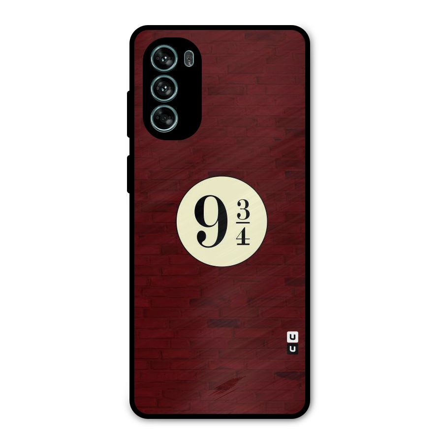Red Wall Express Metal Back Case for Moto G62