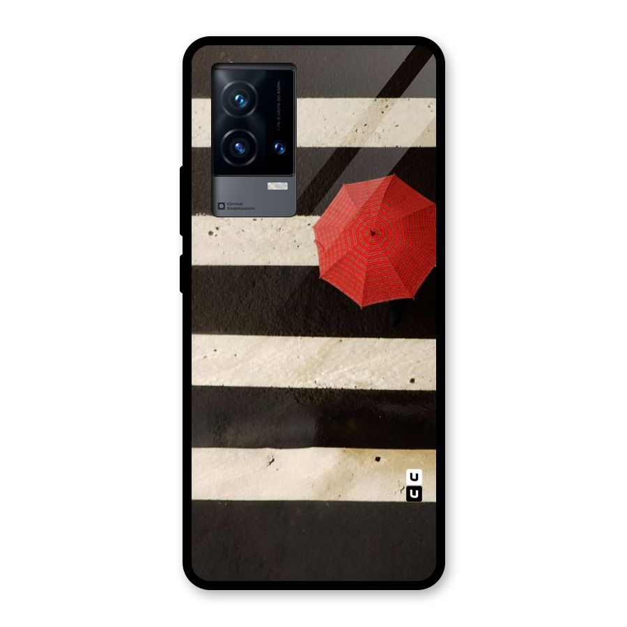 Single Red Umbrella Stripes Glass Back Case for iQOO 9 5G