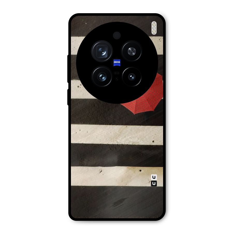 Single Red Umbrella Stripes Metal Back Case for Vivo X200 Pro
