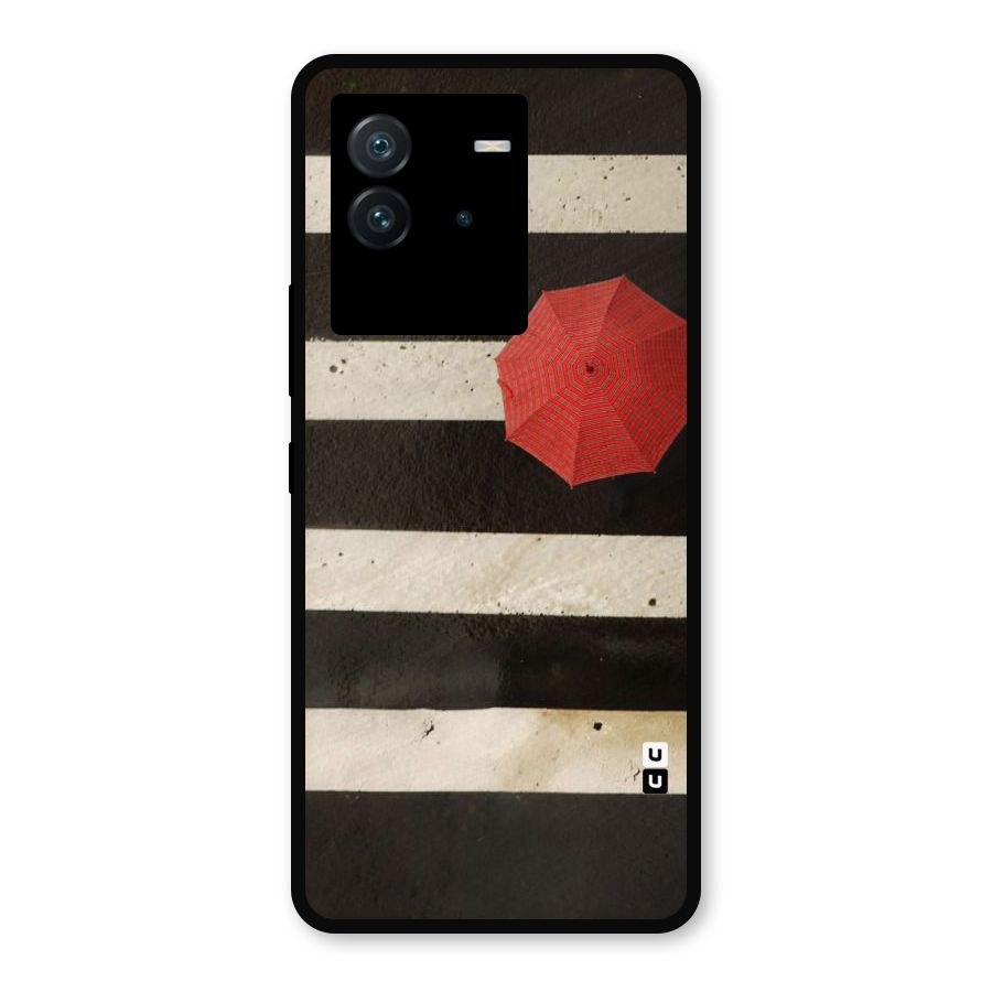 Single Red Umbrella Stripes Metal Back Case for iQOO Neo 6 5G