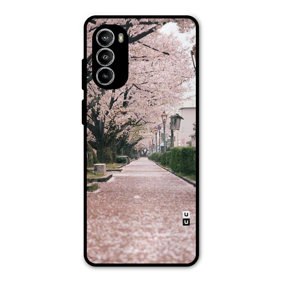Street In Pink Flowers Metal Back Case for Moto G52