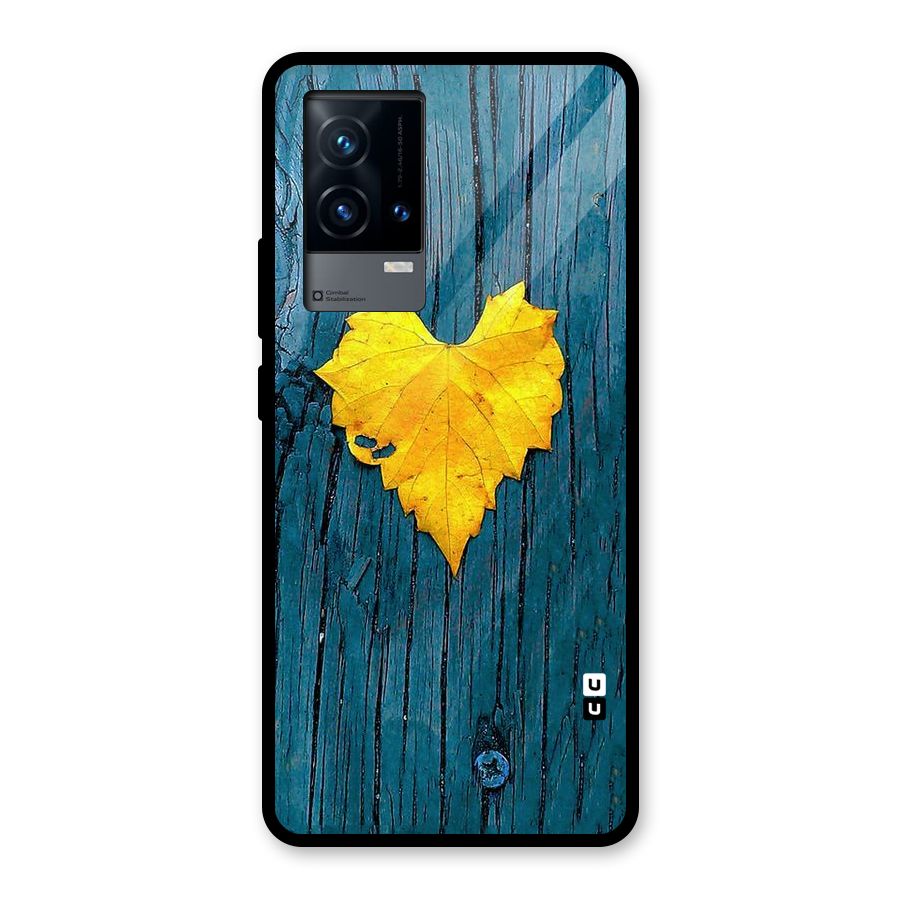 Yellow Leaf Glass Back Case for iQOO 9 5G